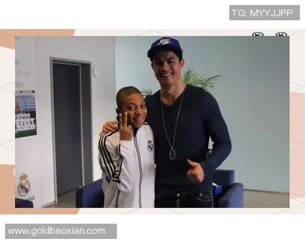 同类足球明星盘点:那些在绿茵场上闪耀的传奇人物与新星 同类足球明星盘点:那些在绿茵场上闪耀的传奇人物与新星