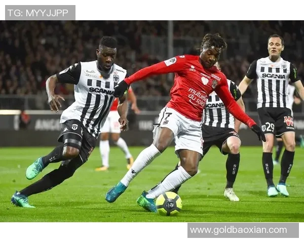 37岁退役足球明星重返赛场背后的故事与人生新篇章